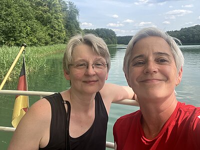 Selfie mit zwei Frauen.