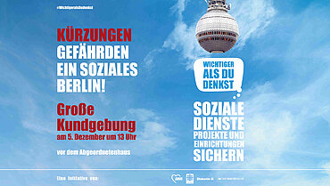 Der Fernsehturm unter blauem Himmel.