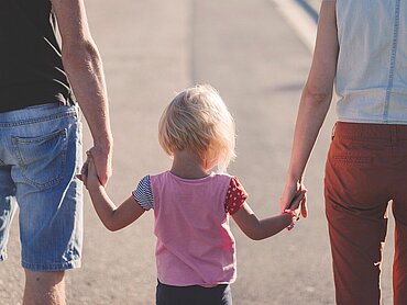 Kind mit Mutter und Vater.