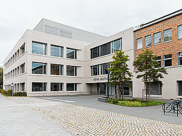 Blick auf den Eingangsbereich der Charité Campus Berlin Buch.