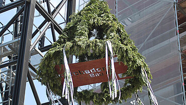 Richtbaum an einem Kran.