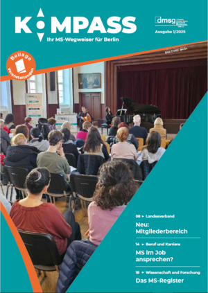 Cover KOMPASS 1/2025 Publikum schaut einem klassischen Konzert zu.