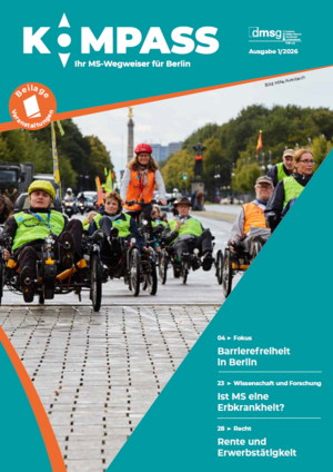 Cover KOMPASS 1/2026 Menschen in Liegerädern und auf Fahrrädern fahren auf der Straße. Im Hintergrund die Siegessäule.