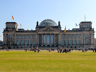 Reichstag Frontalansicht des Reichstagsgebäudes.