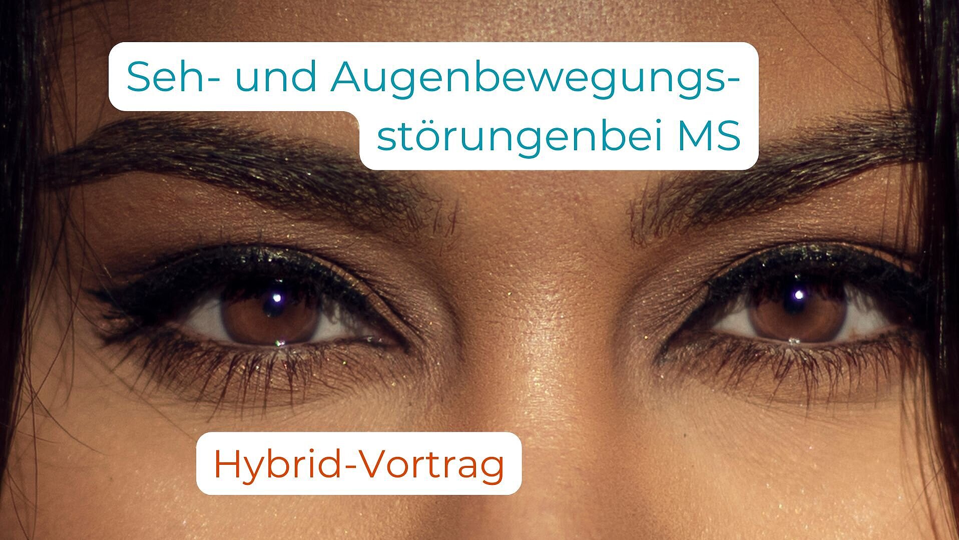 Nahaufnahme eines Frauengesichts mit Fokus auf die Augen.